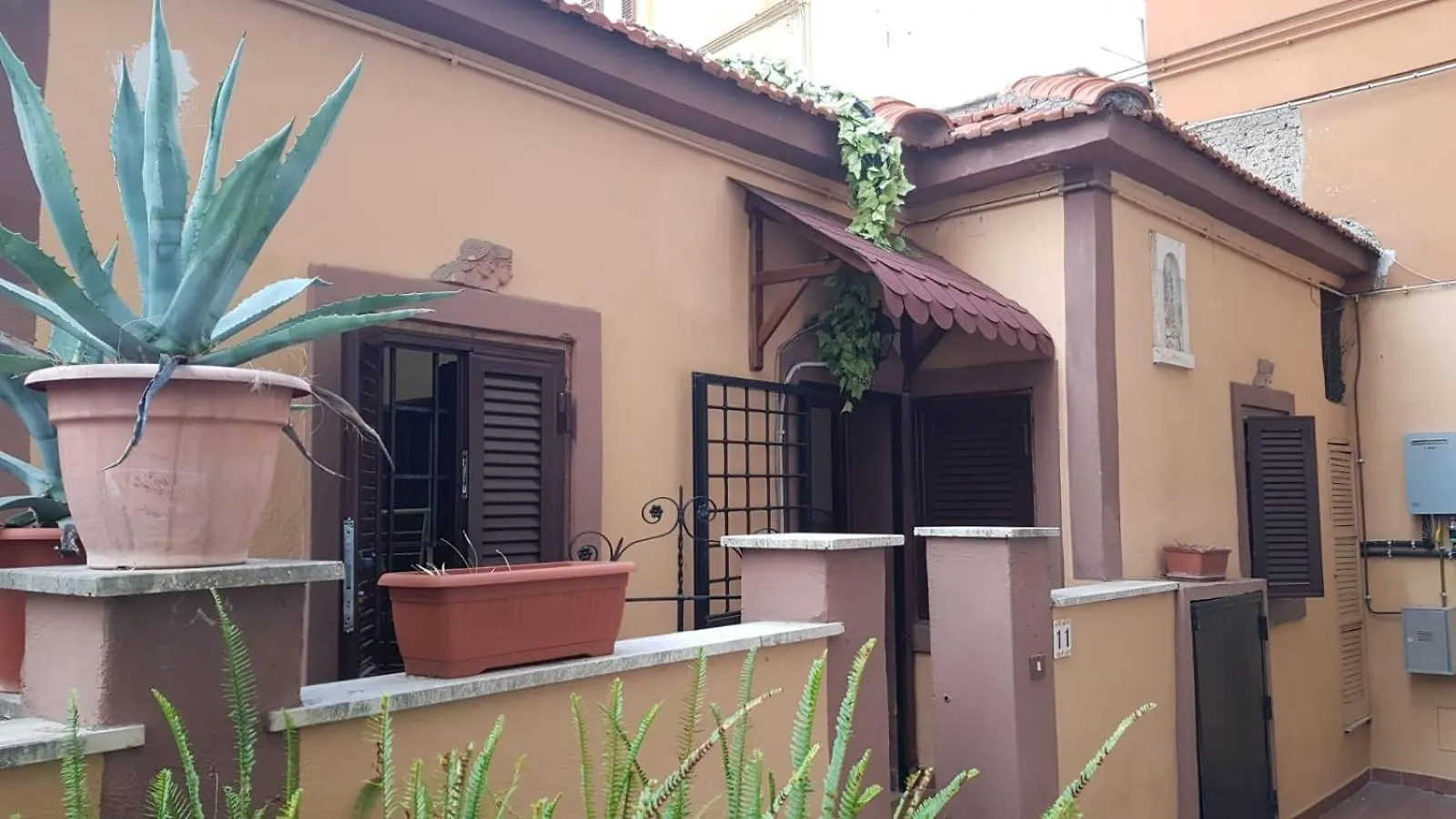 Vatican Apartments 1-2 location